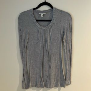 Banana Republic women’s stretch shorts, light grey, size xs